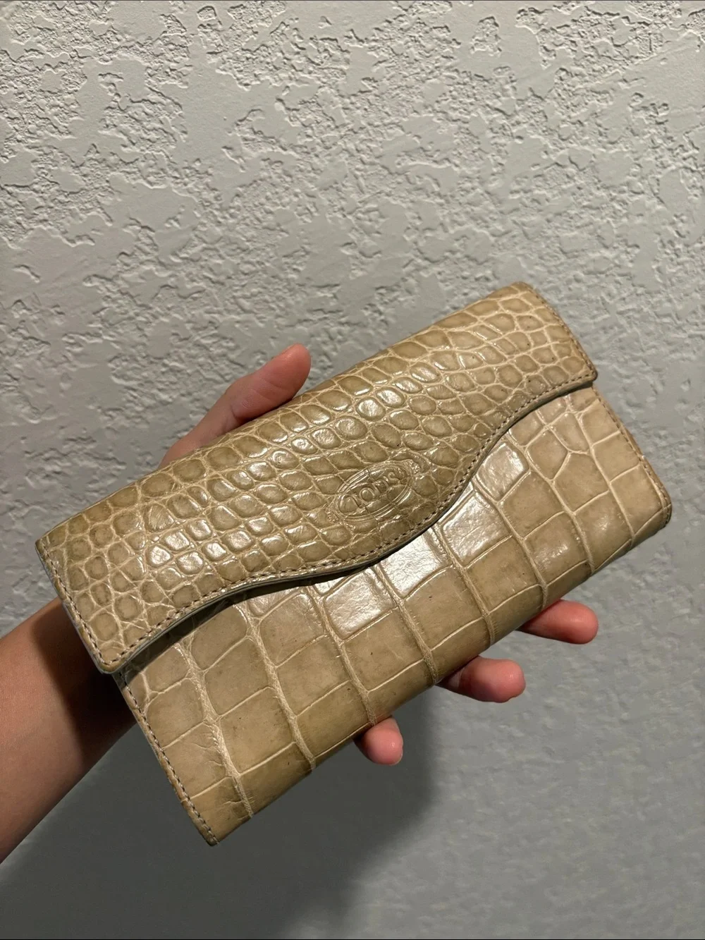 TOD’S Croc-Embossed Taupe Snap Wallet